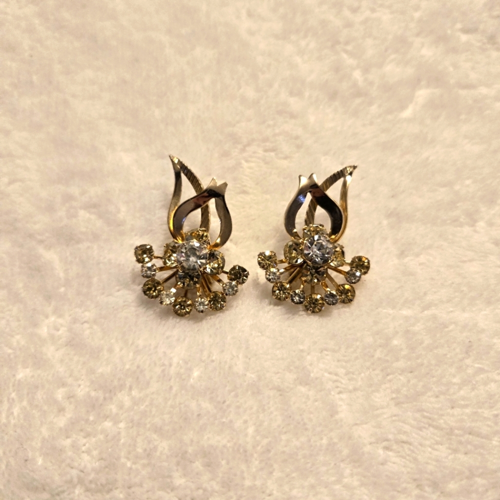 Vintage Sarah Coventry Gold Tone Clip-on Earrings with 14 Clear & Yellow Stones